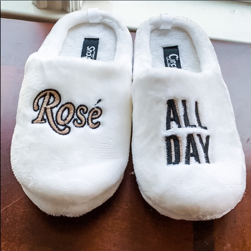 NWOT Circus by Sam Edelman Jilly Rosé All Day Plush Slippers Women's 9/10